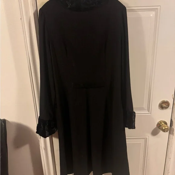 Stop Staring Black Coat with Faux Fur Trim - Picture 4 of 13